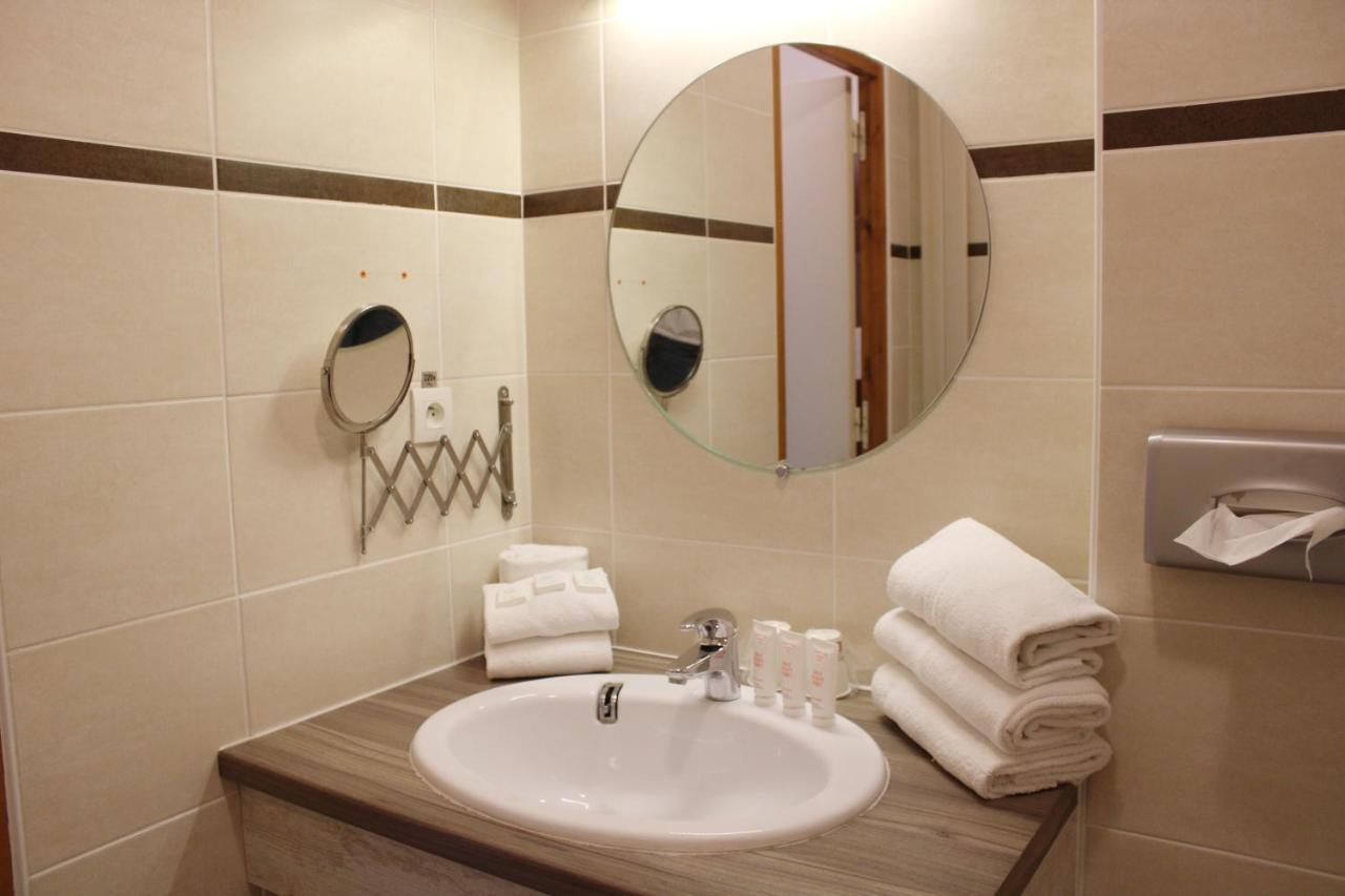 Hotel L'Escale Blanche เลซอร์ ภายนอก รูปภาพ